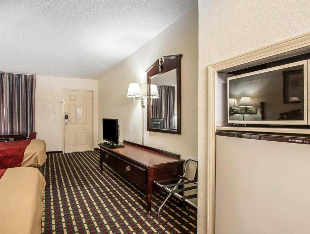 Econo Lodge Inn & Suites I-20, Exit 73 Tuscaloosa Ngoại thất bức ảnh